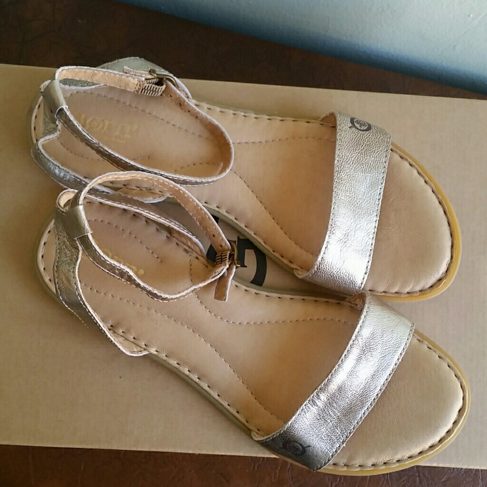 Size 7.5 Born Sandals!